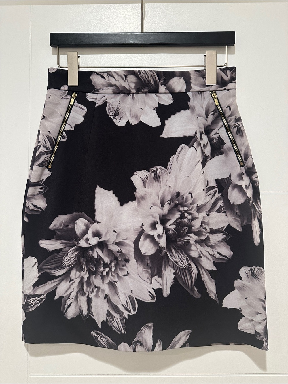 H&M Black and White Floral Pencil Skirt